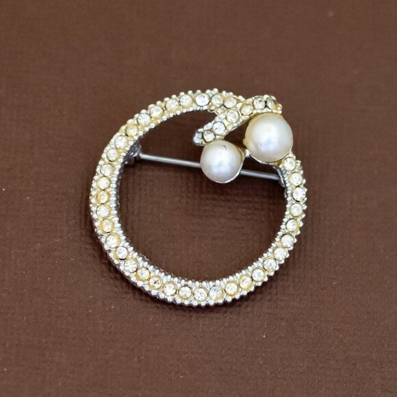 Vintage White Faux Pearls Silver Tone Ring Circle Brooch - U31 - Picture 1 of 2